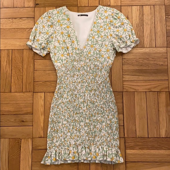 Zara Daisy Smocked Dress - Picture 1 of 2